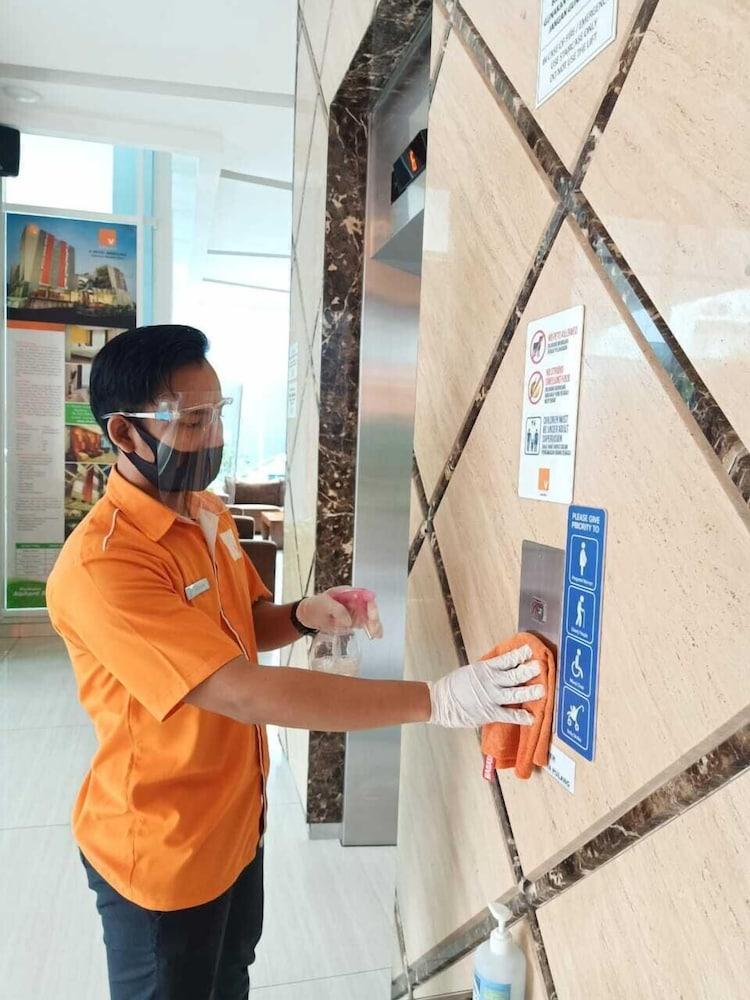 V Hotel Tebet Jakarta Exterior foto