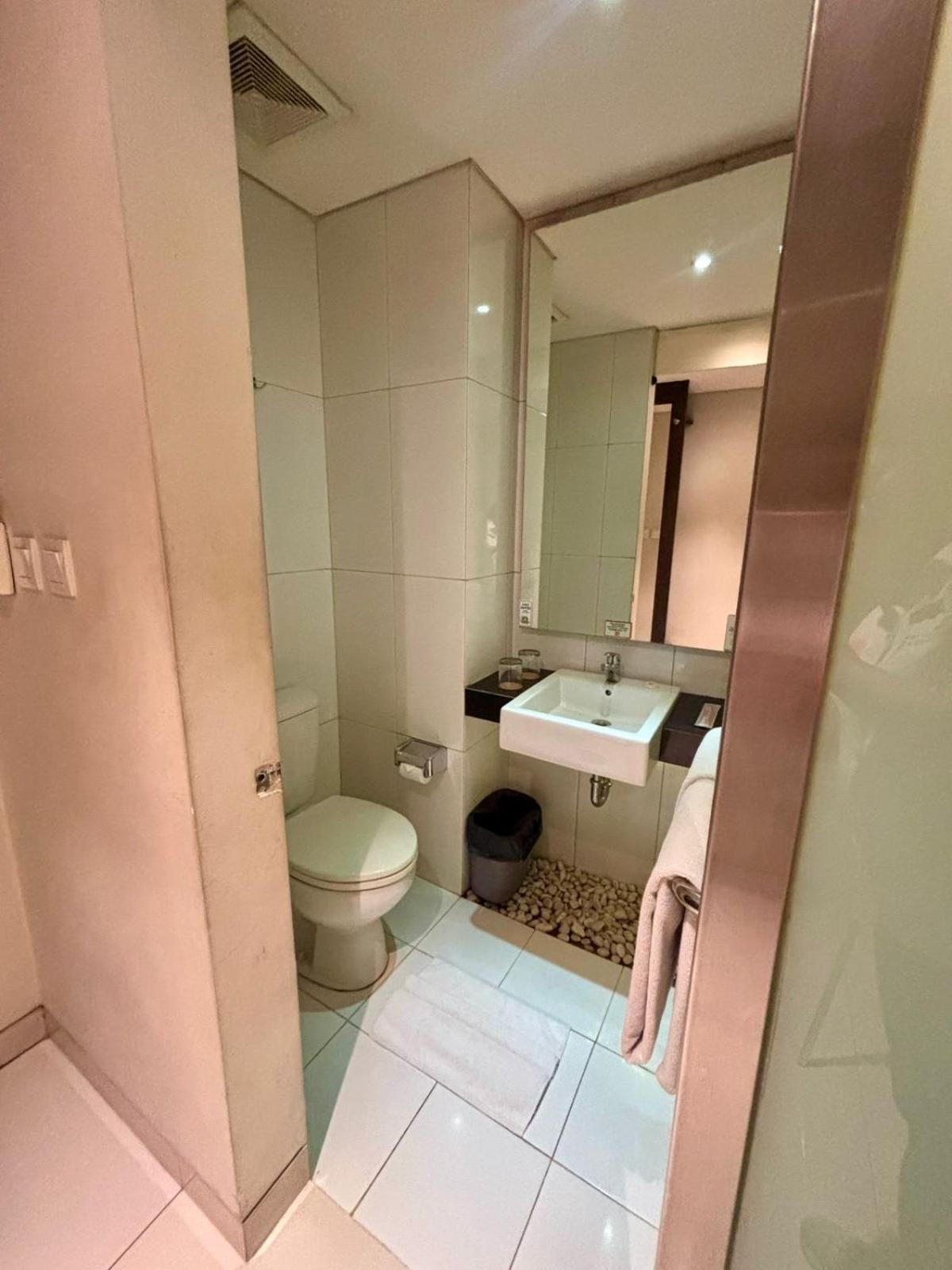 V Hotel Tebet Jakarta Exterior foto