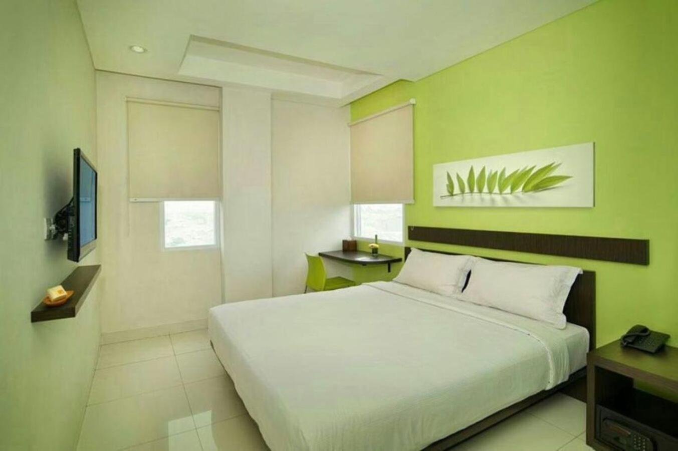 V Hotel Tebet Jakarta Exterior foto