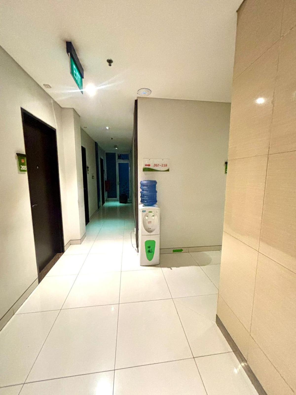 V Hotel Tebet Jakarta Exterior foto