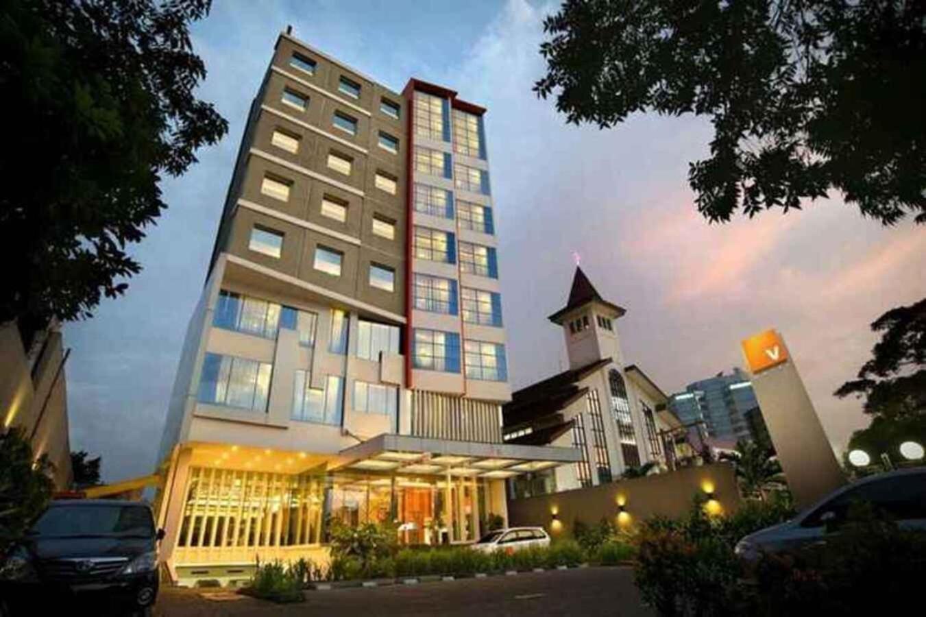 V Hotel Tebet Jakarta Exterior foto