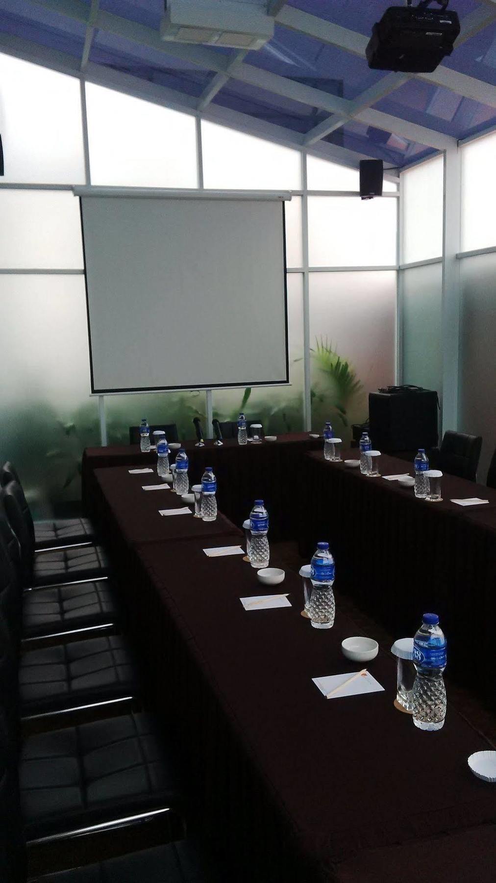 V Hotel Tebet Jakarta Exterior foto